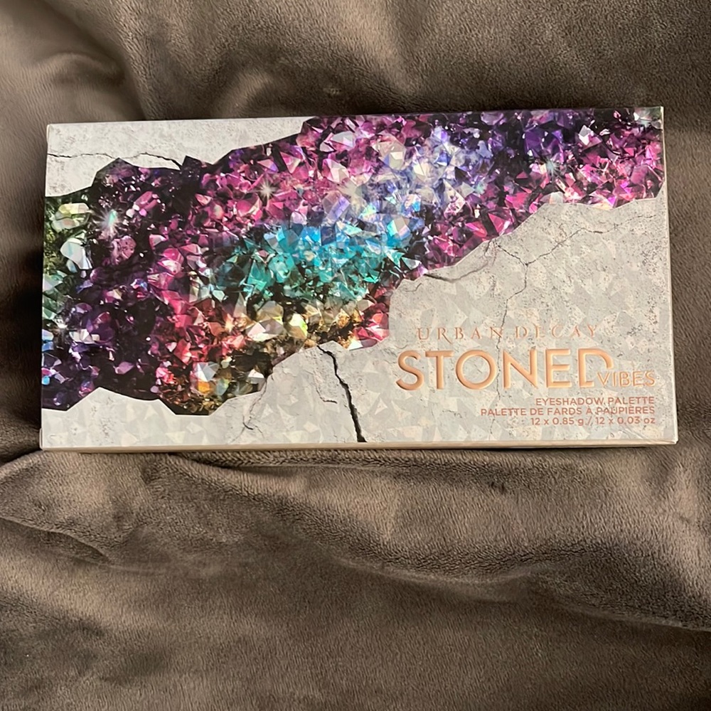 Urban Decay Stoned vibes eyeshadow palette